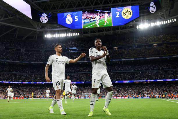 必赢官网入口-熊皇戴帽引爆伯纳乌!复制贝尔+贝利,金球奖没跑了