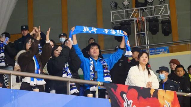 必赢官网下载-“河北五超”辛集球迷王明辉：车轮丈量热爱 热血点亮看台